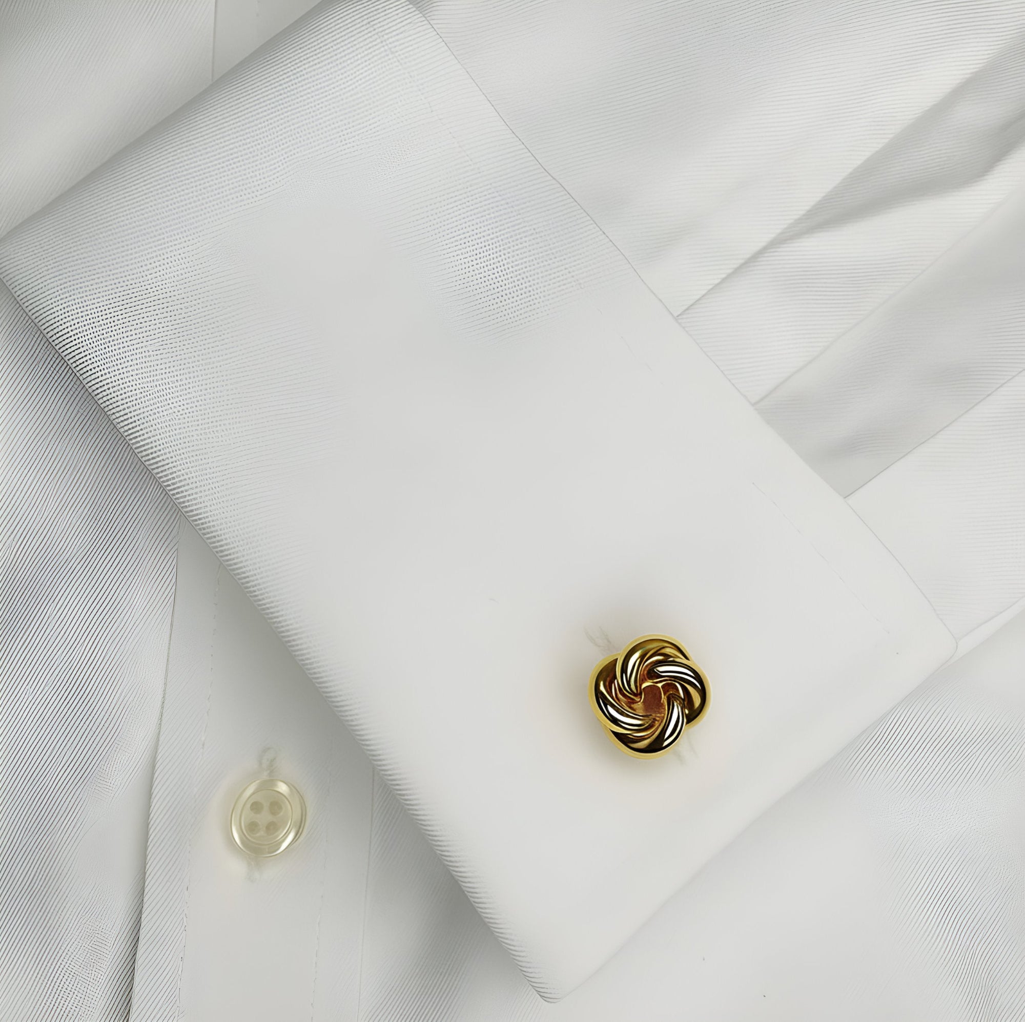 The Golden Knot – Timeless Elegance, Infinite Connection.