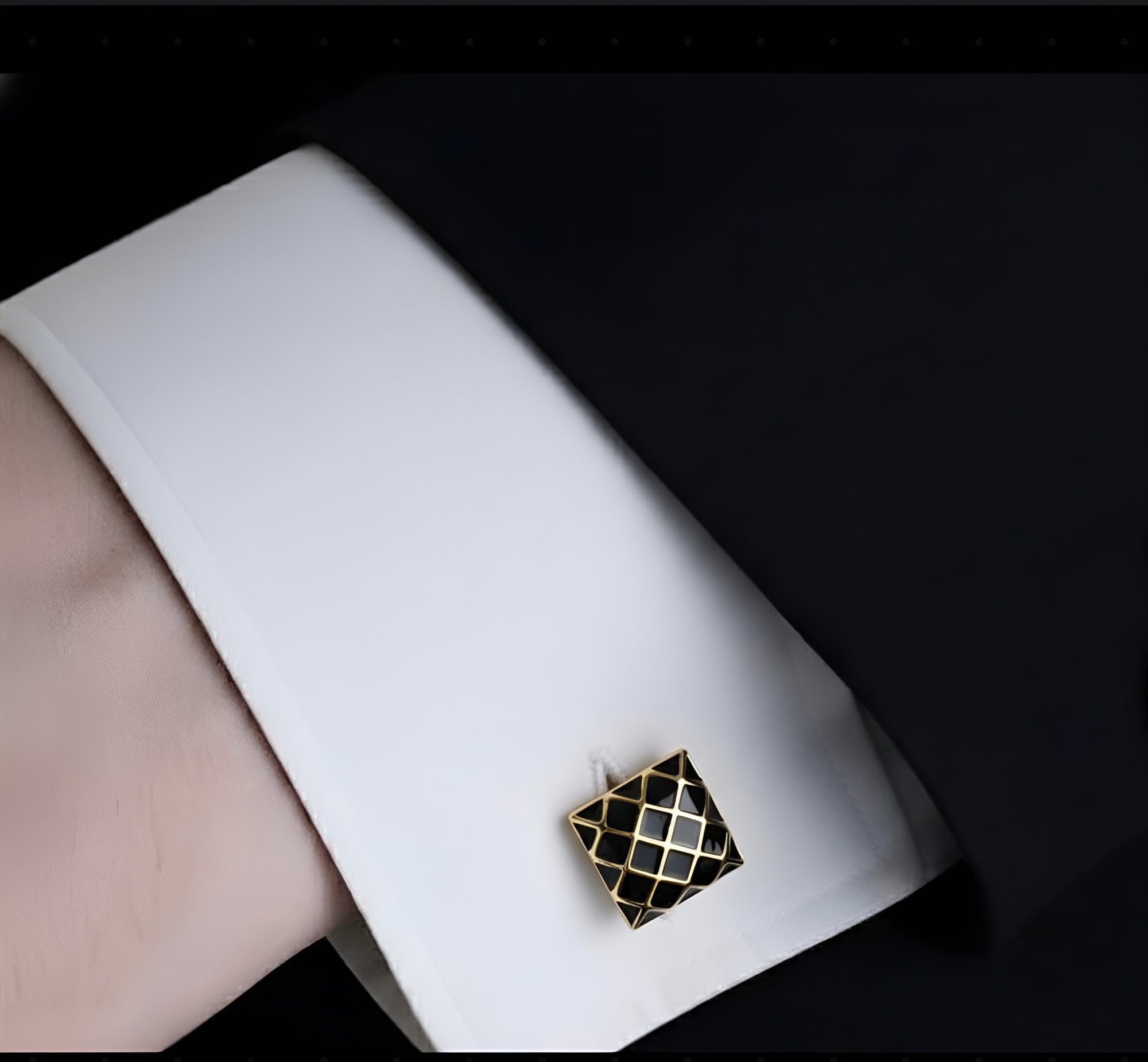 MiraDapper – Noir Gold Cufflinks